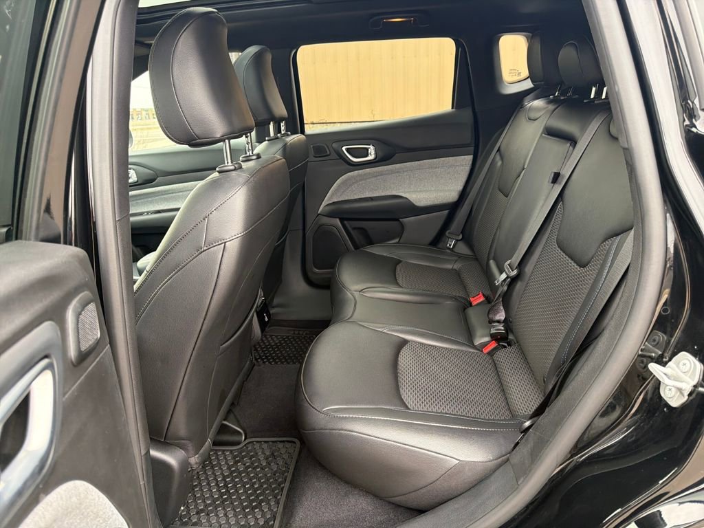 Used 2025 Jeep Compass Latitude w/ Sun & Sound Group image 14
