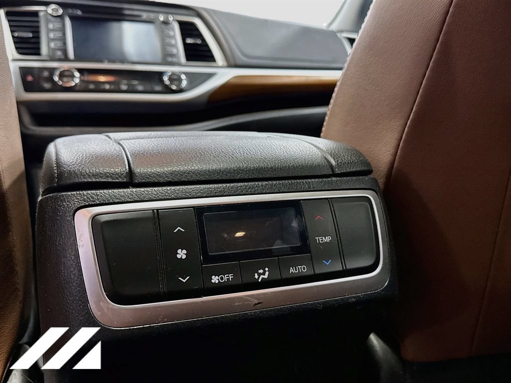 Used 2019 Toyota Highlander Limited AWD/4WD image 30