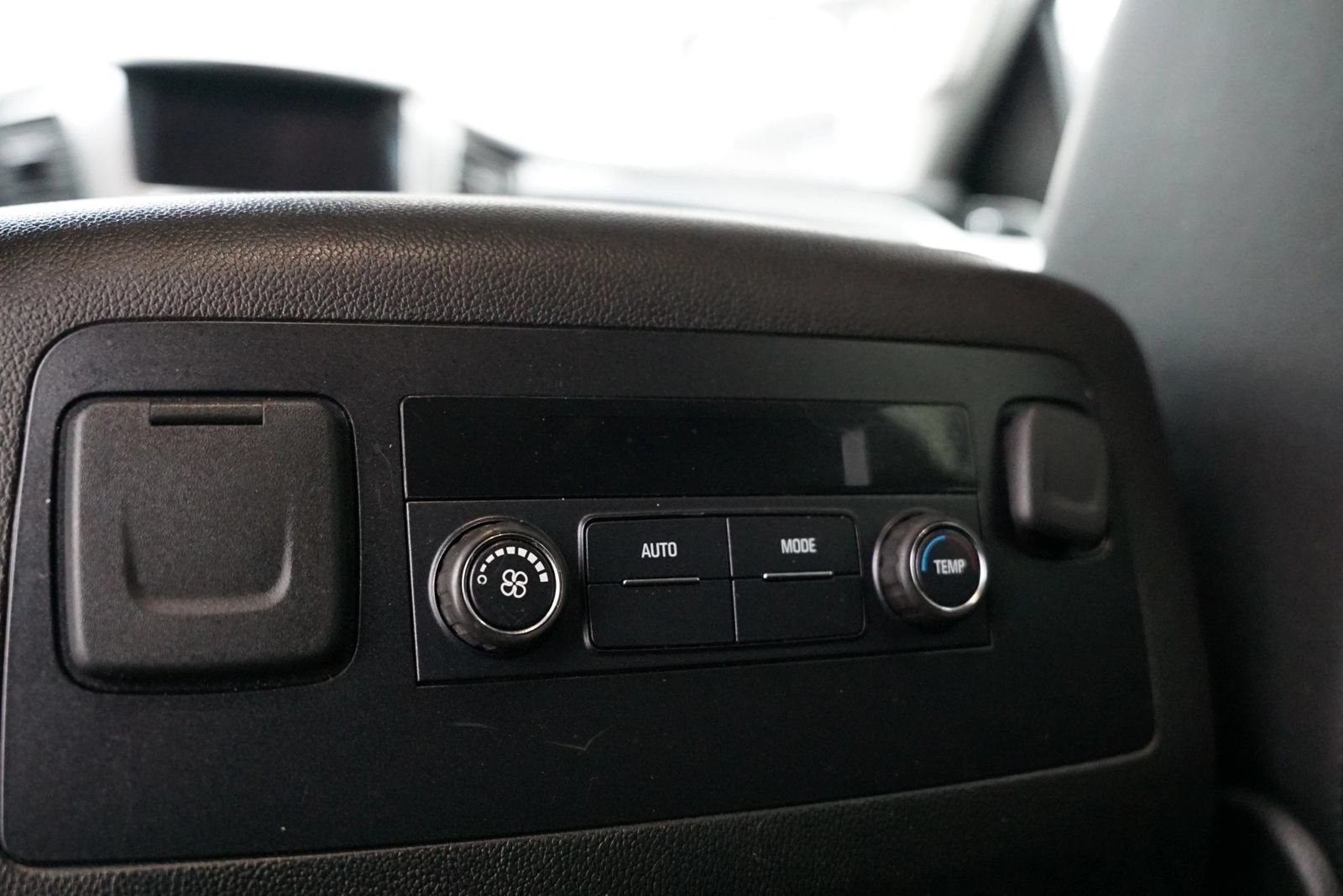 Used 2017 Chevrolet Suburban LT RWD image 27