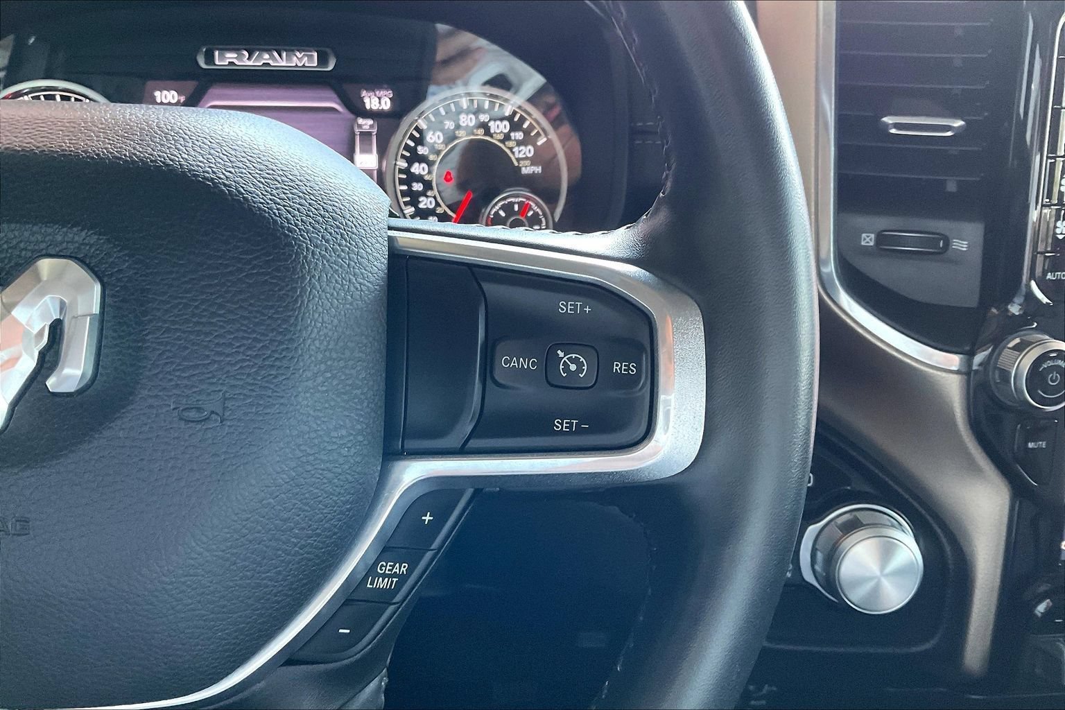 Used 2022 RAM 1500 Laramie AWD/4WD image 11