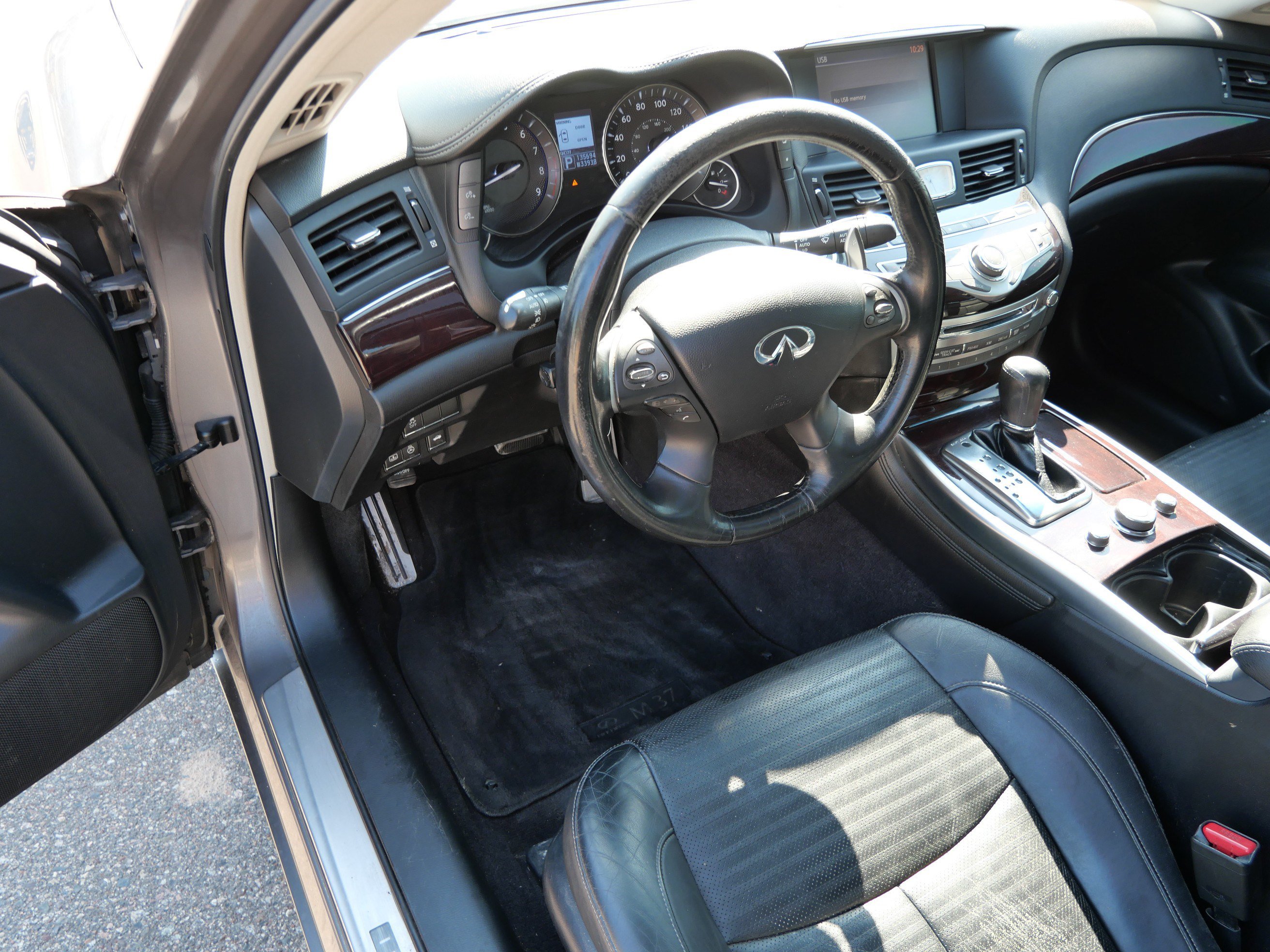 Used 2012 INFINITI M37 w/ Sport Pkg RWD image 21
