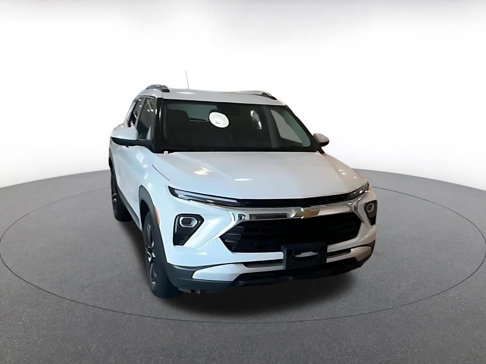 Used 2025 Chevrolet TrailBlazer LT FWD image 3