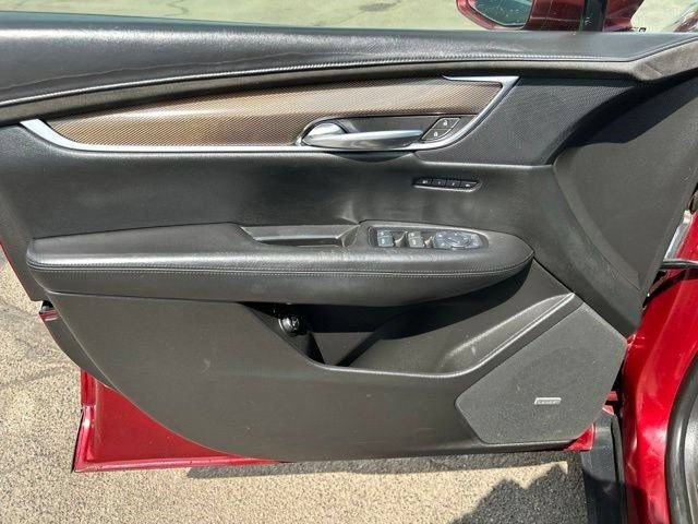 Used 2017 Cadillac XT5 Platinum AWD/4WD image 9