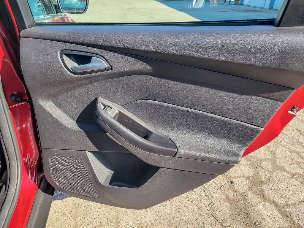 Used 2015 Ford Focus SE image 23