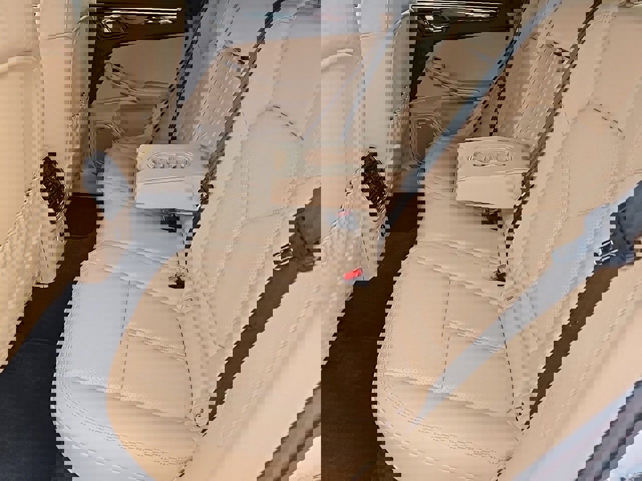 Used 2024 Porsche Macan image 28