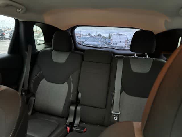 Used 2015 Jeep Cherokee Sport FWD image 5
