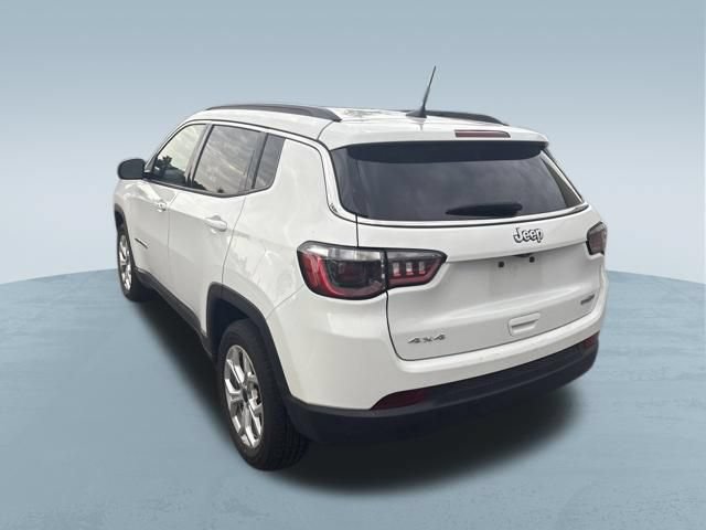 Used 2025 Jeep Compass Latitude AWD/4WD image 6