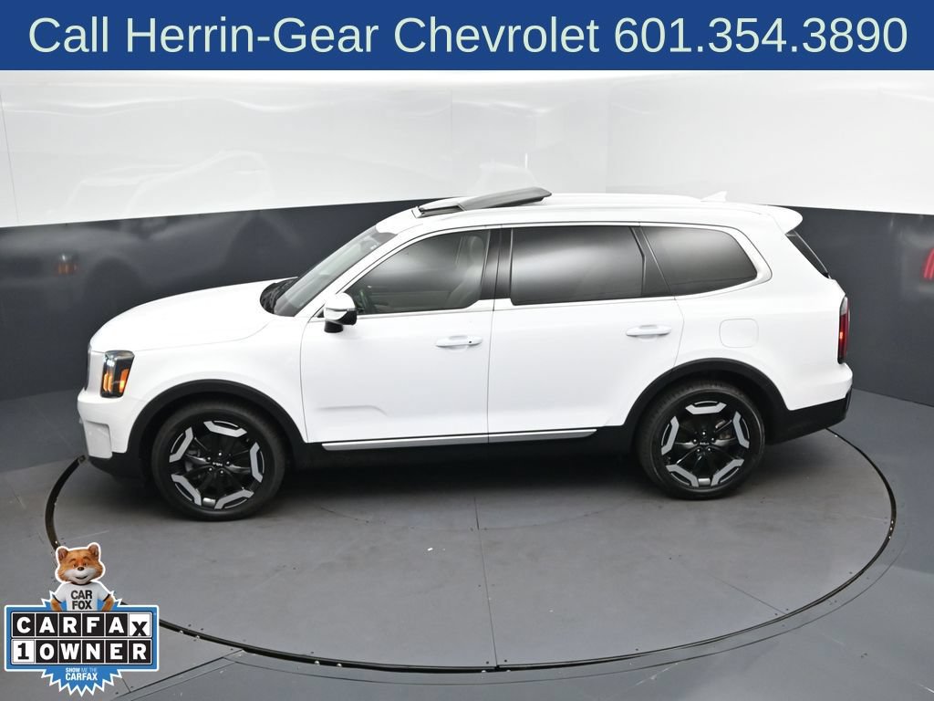 Used 2024 Kia Telluride EX w/ EX Captain's Chair Package FWD image 32
