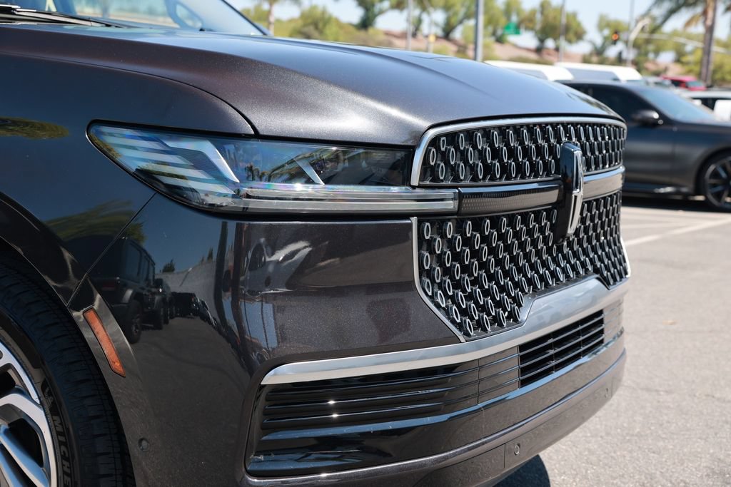 Used 2025 Lincoln Navigator Reserve AWD/4WD image 7