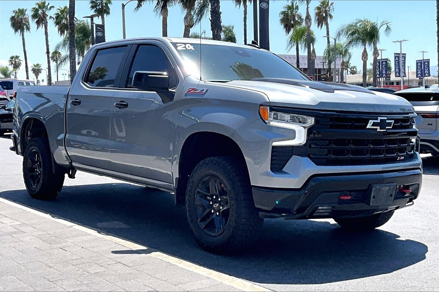 Used 2024 Chevrolet Silverado 1500 LT Trail Boss w/ Convenience Package II AWD/4WD image 2