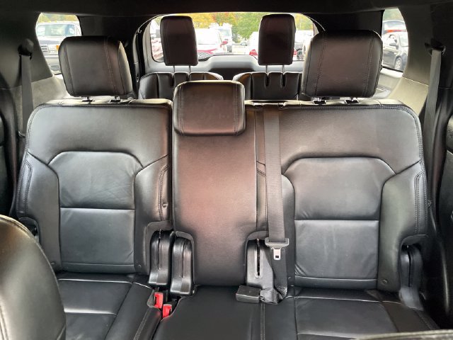 Used 2018 Ford Explorer XLT w/ Equipment Group 202A AWD/4WD image 28