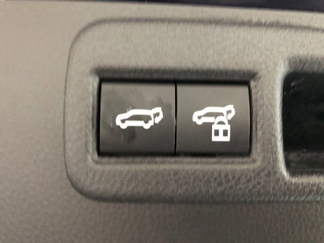 Used 2023 Toyota Venza Limited image 10