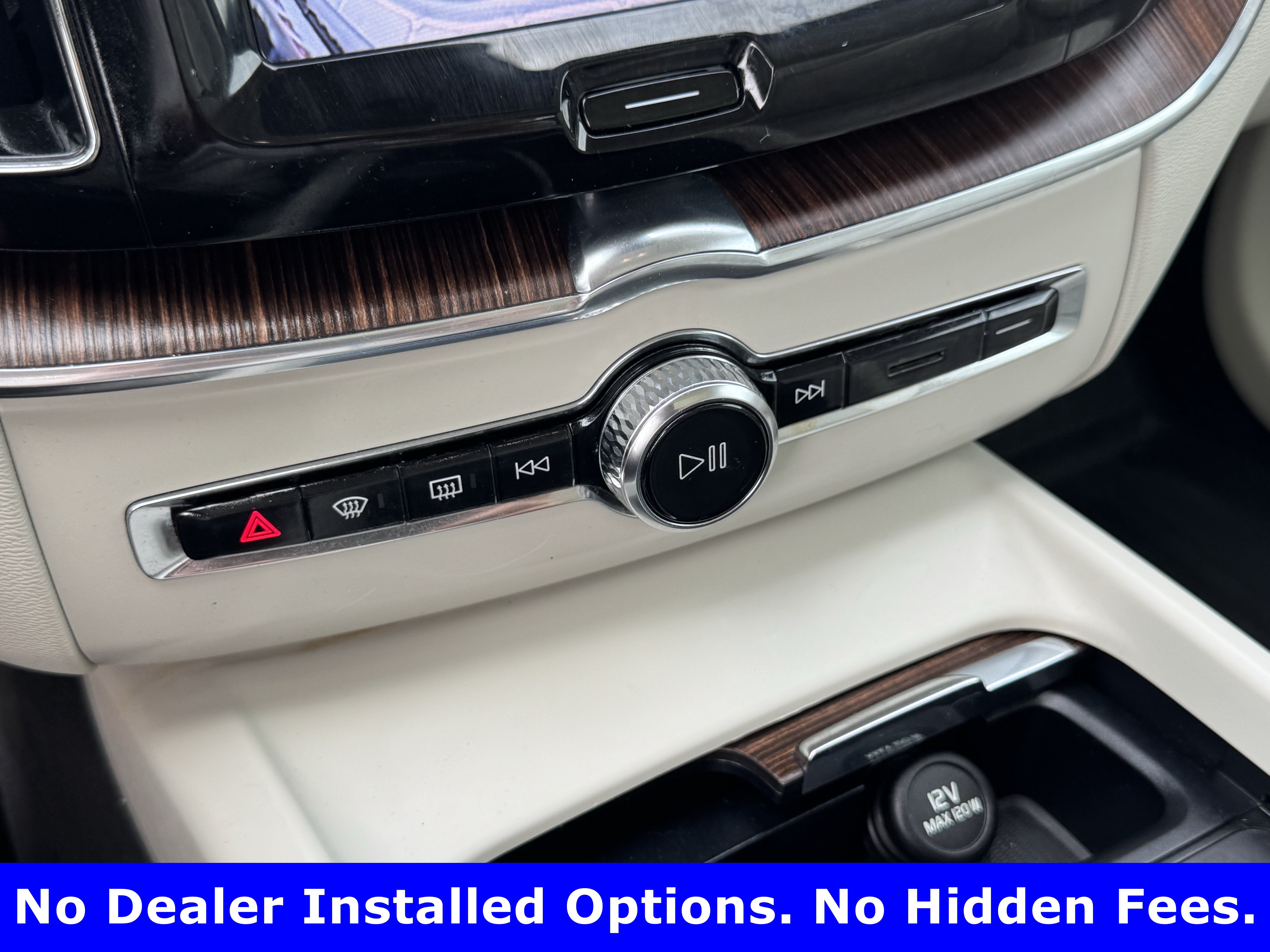 Used 2022 Volvo XC60 B5 Momentum w/ Advanced Package AWD/4WD image 18
