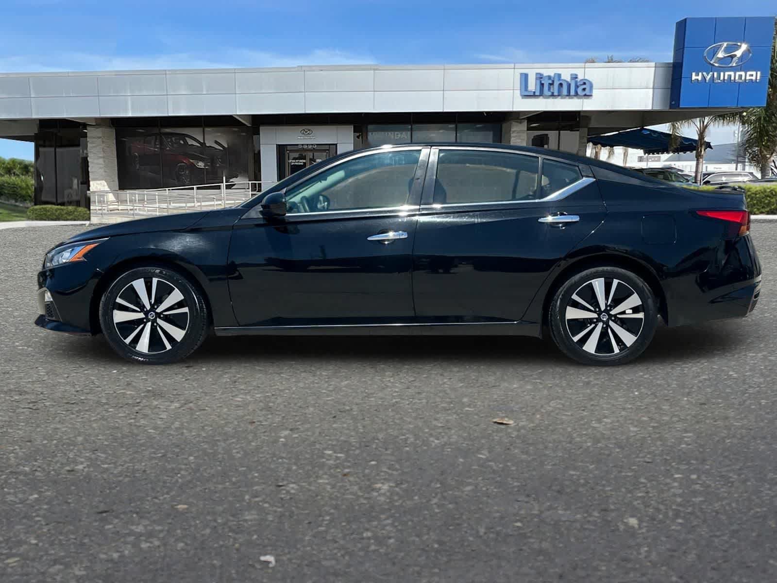 Used 2022 Nissan Altima 2.5 SV FWD image 6