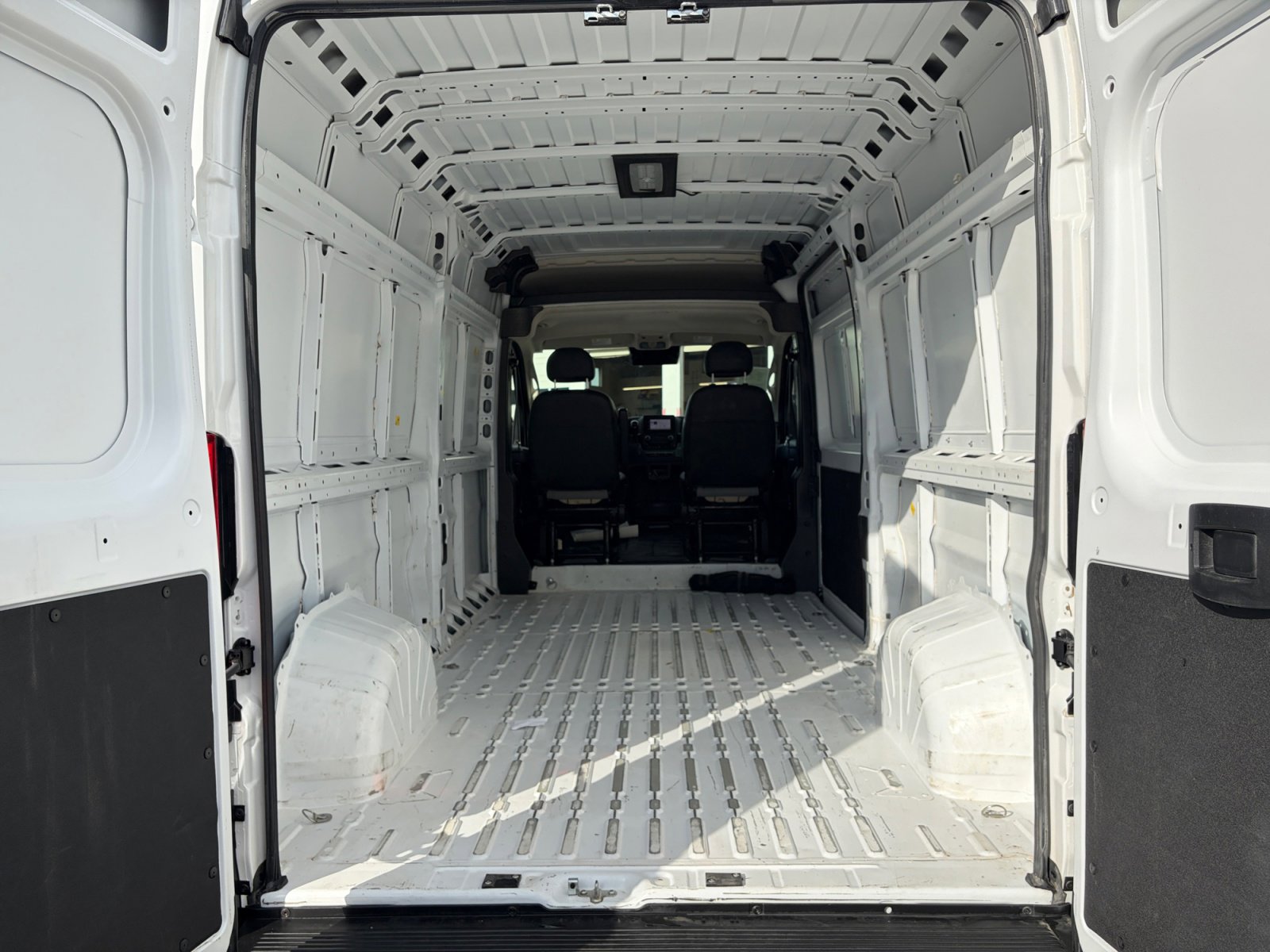 Used 2024 RAM ProMaster 2500 w/ Convenience Group FWD image 31