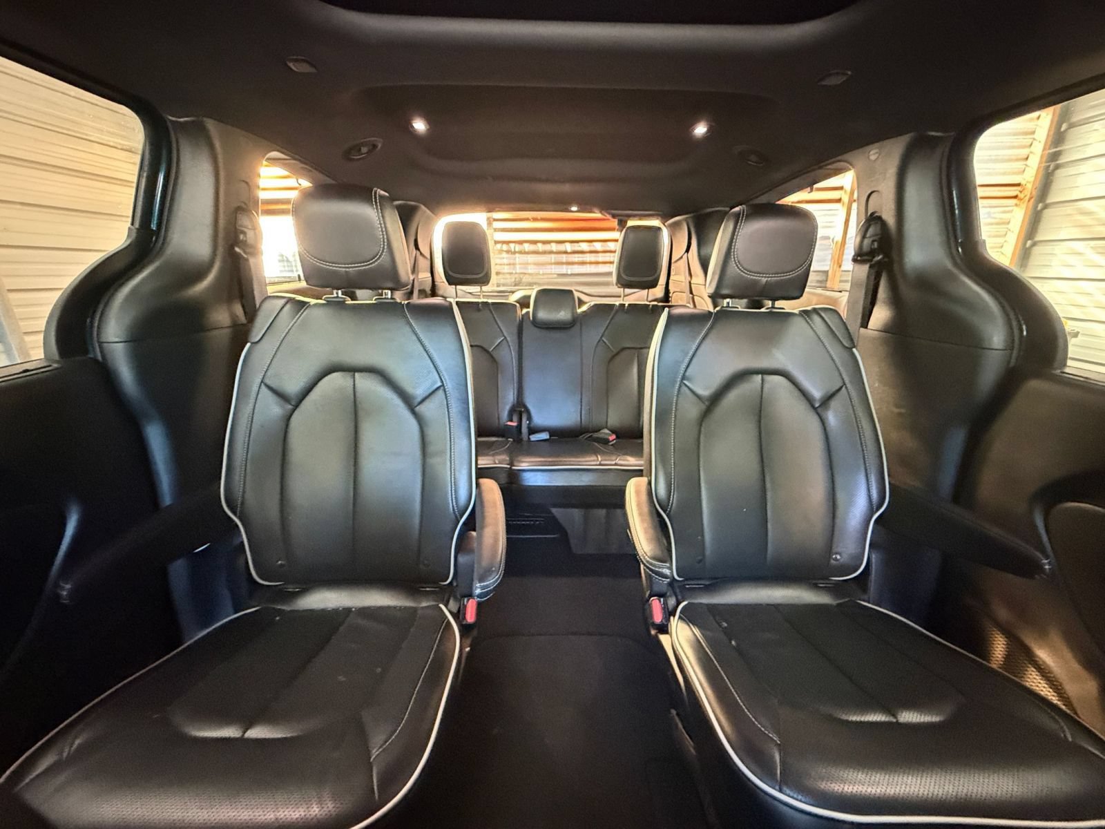 Used 2025 Chrysler Pacifica Limited FWD image 42
