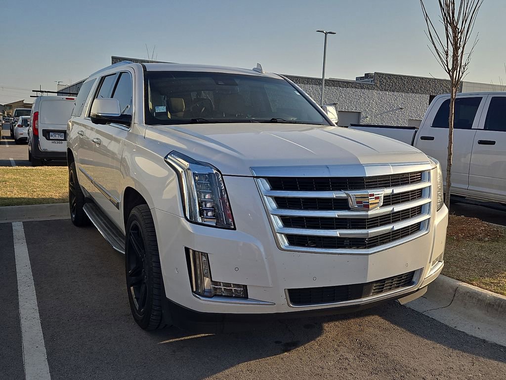 Used 2020 Cadillac Escalade ESV Premium Luxury image 4