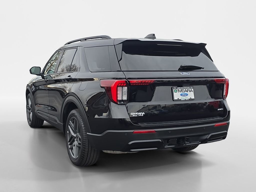 Used 2025 Ford Explorer ST-Line w/ Premium Package image 3