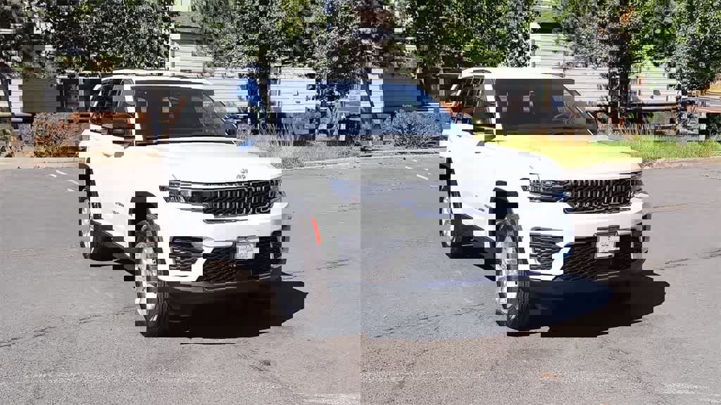 New 2025 Jeep Grand Cherokee Laredo X w/ Luxury Tech Group I image 3