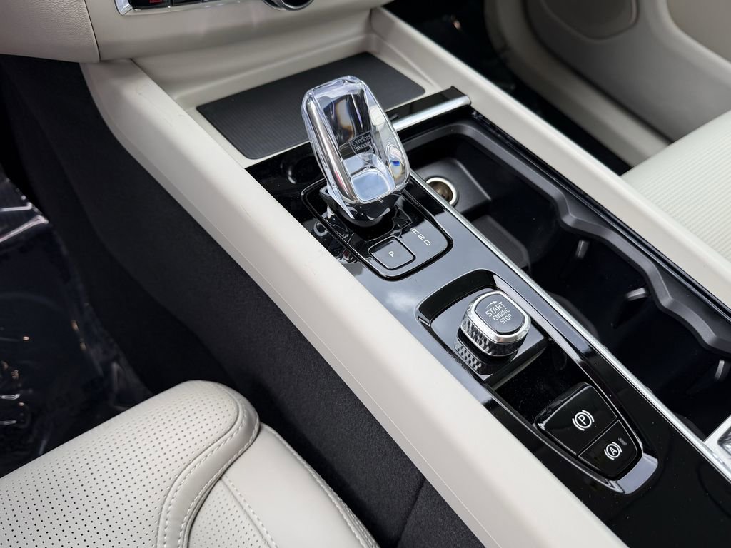New 2026 Volvo XC60 T8 Ultra w/ Protection Package Premier image 22
