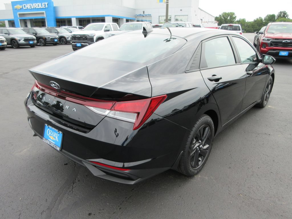 Used 2022 Hyundai Elantra SEL FWD image 5
