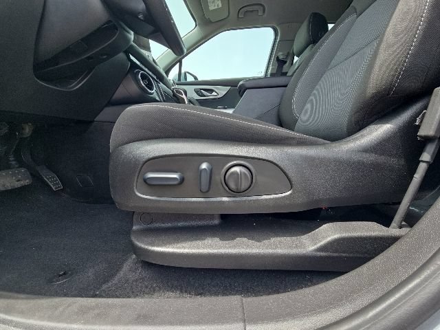 Used 2025 Chevrolet Blazer LT w/ Convenience Package FWD image 21