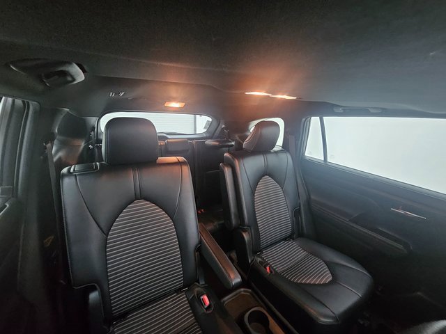 Used 2022 Toyota Highlander XSE image 21