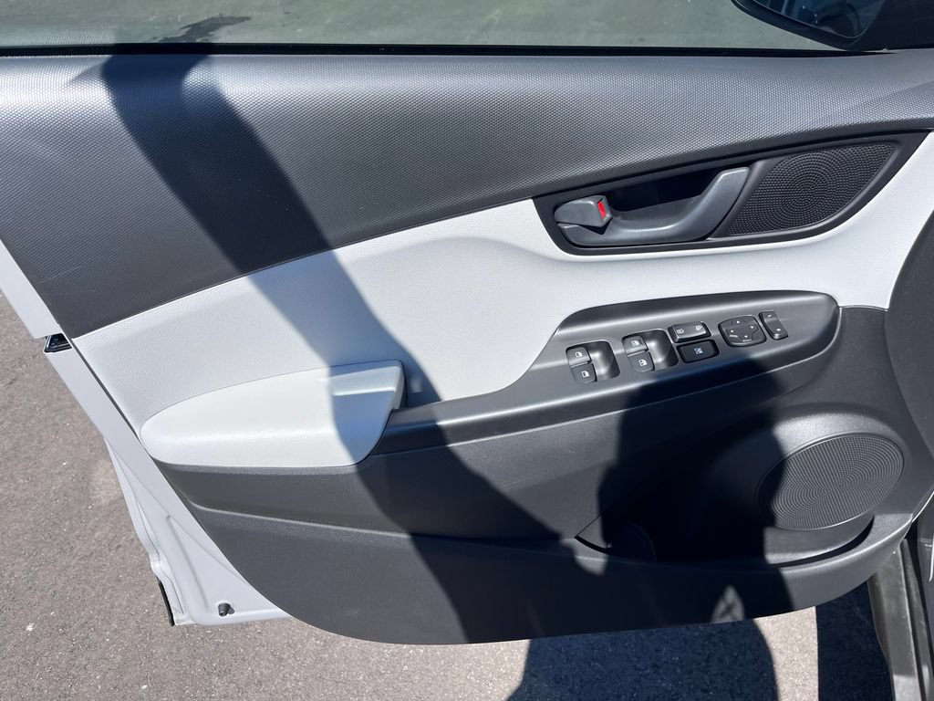 Used 2023 Hyundai Kona SEL AWD/4WD image 9