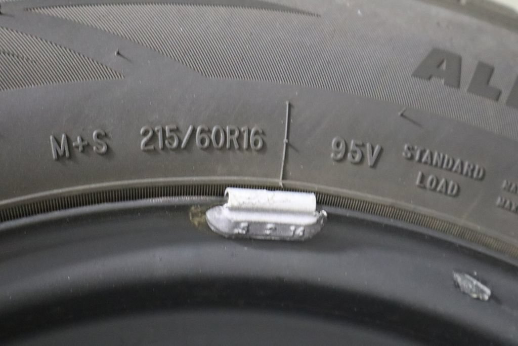 Used 2011 Toyota Camry LE FWD image 33