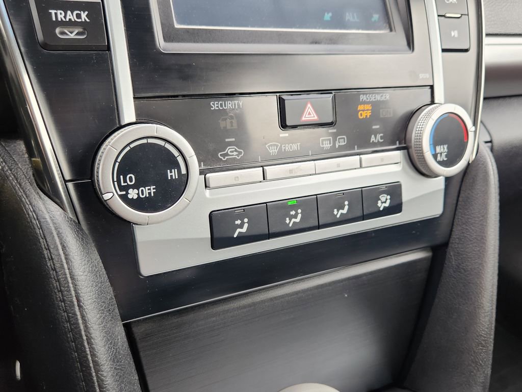 Used 2014 Toyota Camry SE FWD image 9