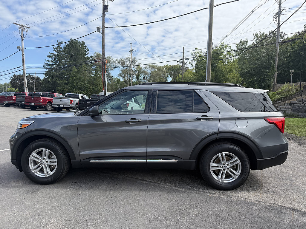 Certified 2023 Ford Explorer XLT w/ Equipment Group 202A AWD/4WD image 7