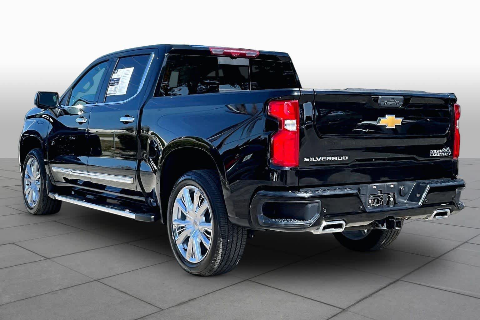 Used 2024 Chevrolet Silverado 1500 High Country w/ High Country Premium Package AWD/4WD image 12