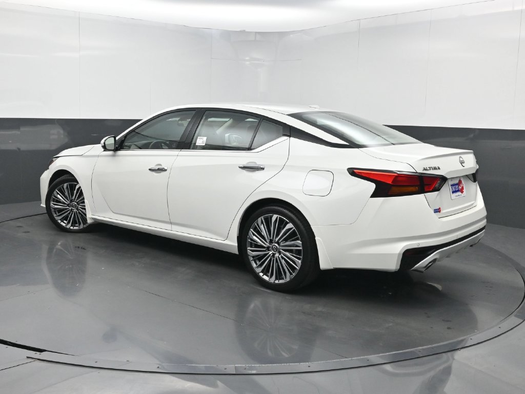 Used 2024 Nissan Altima 2.5 SL FWD image 23