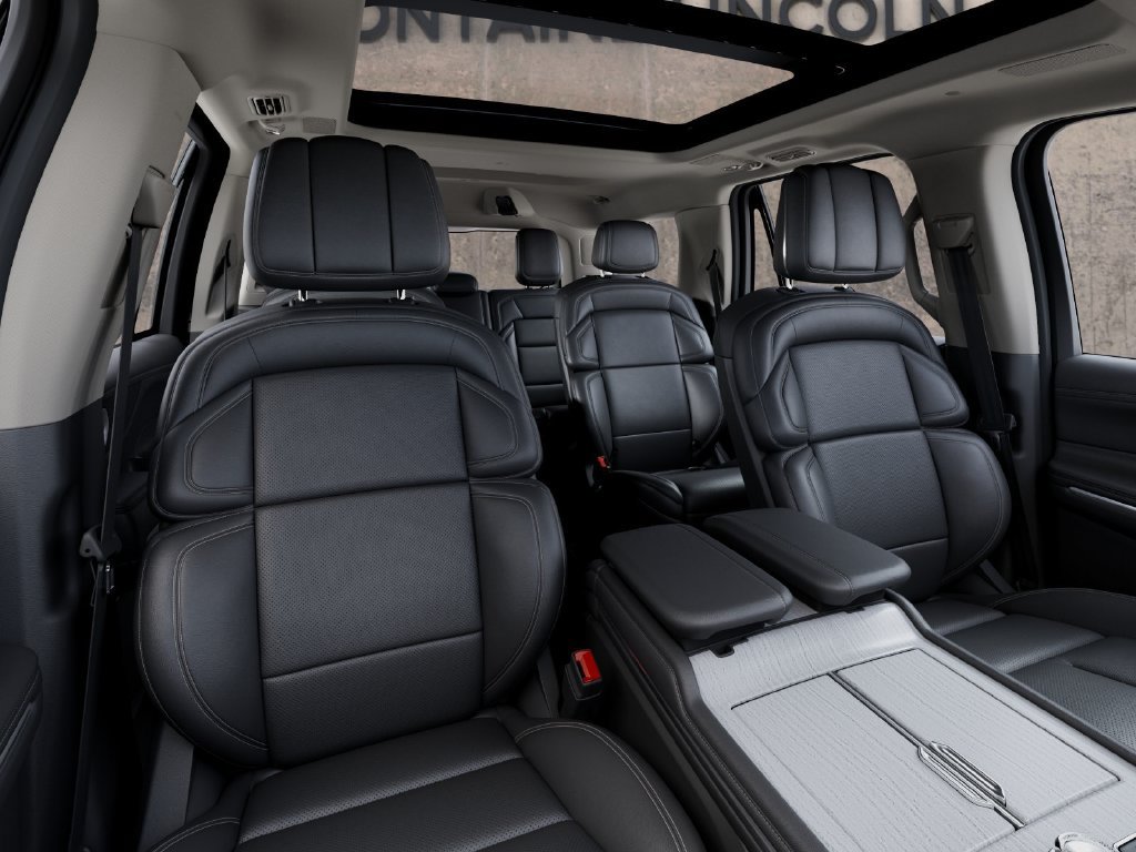 New 2027 Lincoln Navigator Reserve AWD/4WD image 10