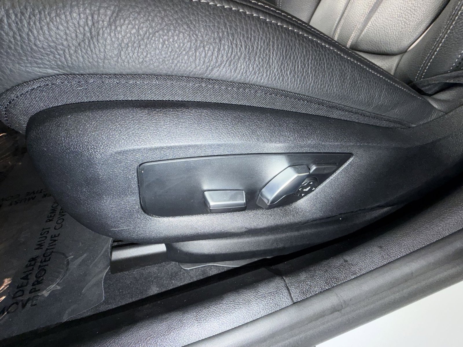 Used 2023 BMW 540i xDrive w/ Premium Package image 14