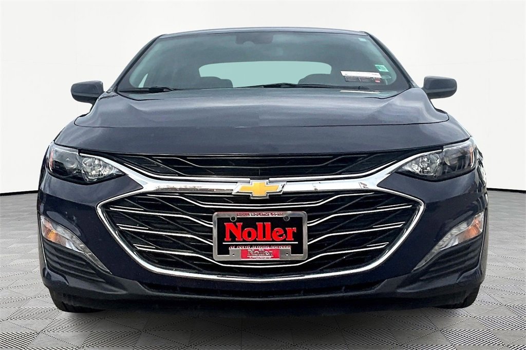 Used 2025 Chevrolet Malibu LT image 3