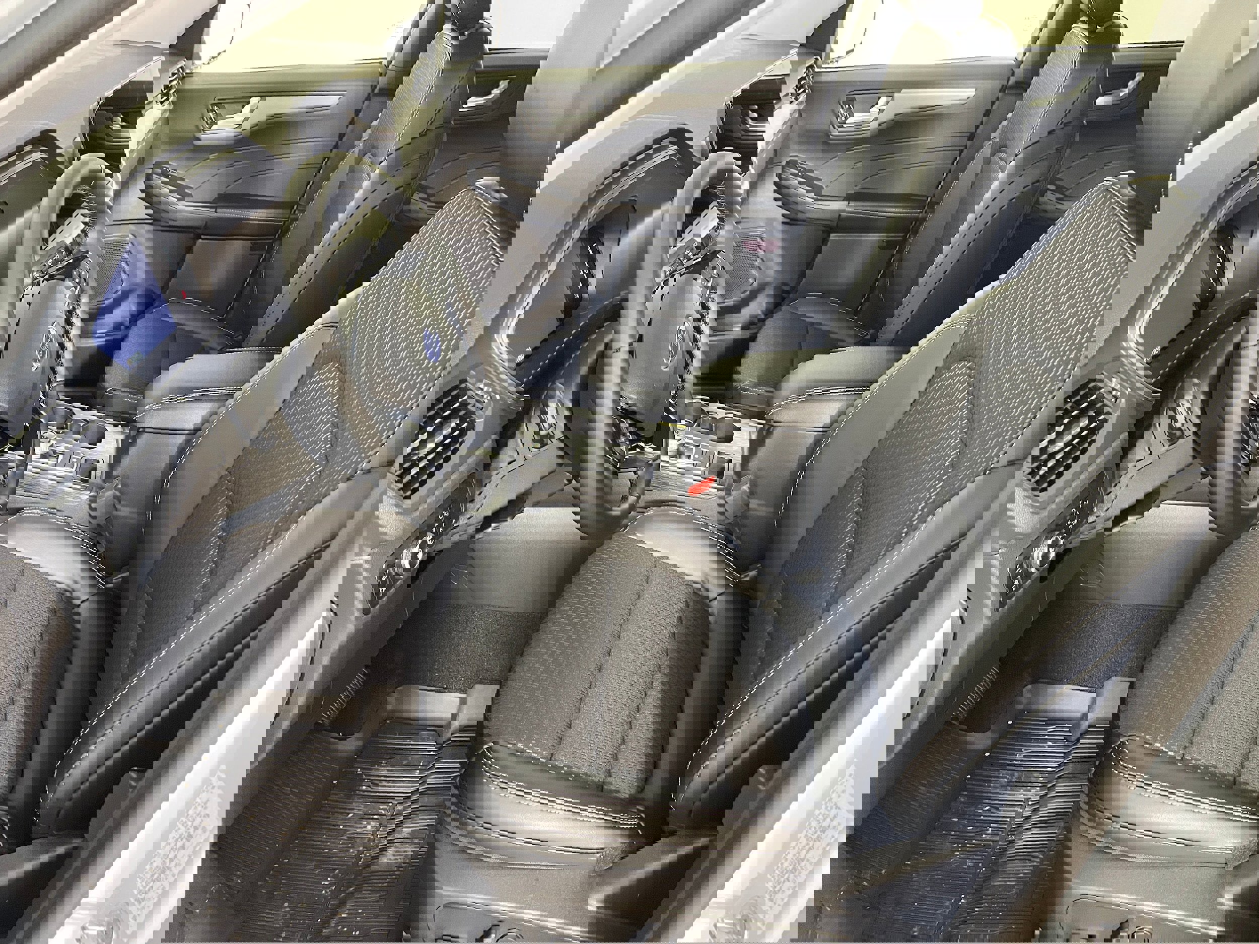 New 2025 Ford Escape SE w/ Class II Trailer Tow Package image 2