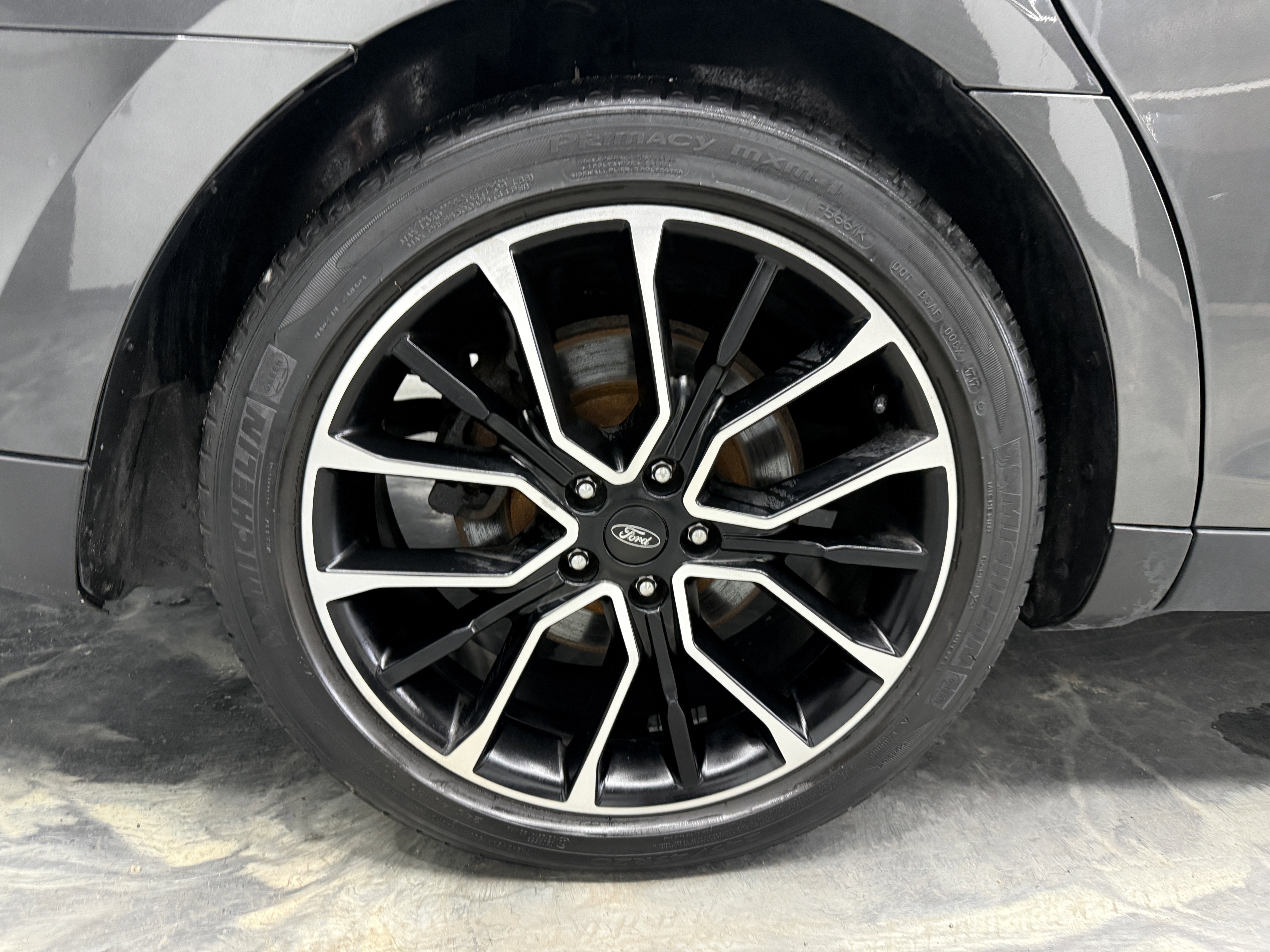 Used 2017 Ford Taurus Limited image 32