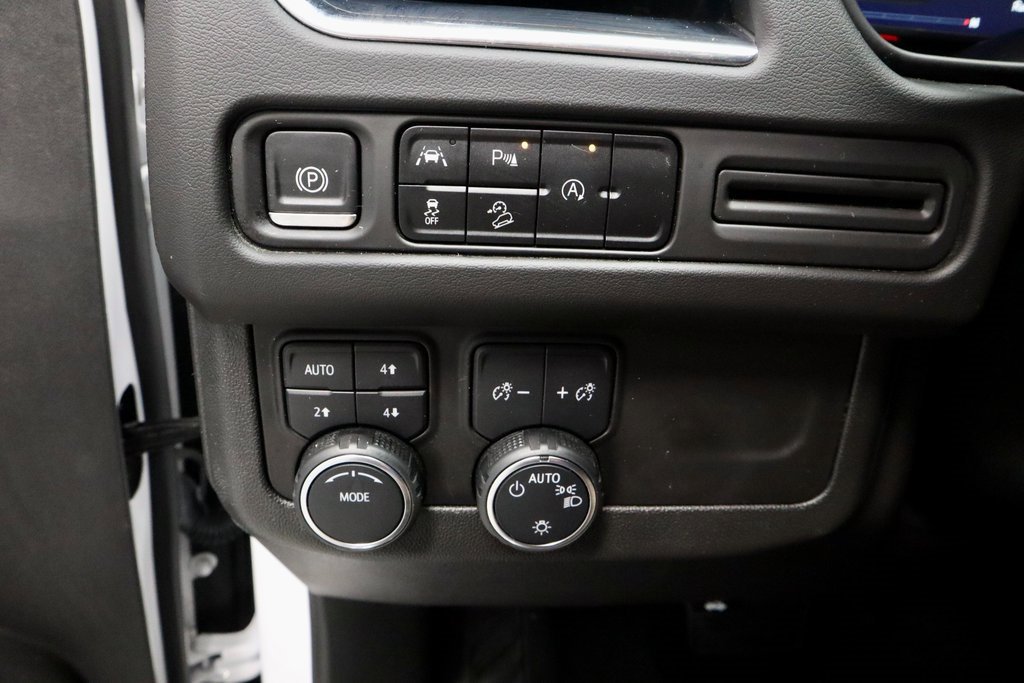 Used 2023 Chevrolet Suburban Premier image 26