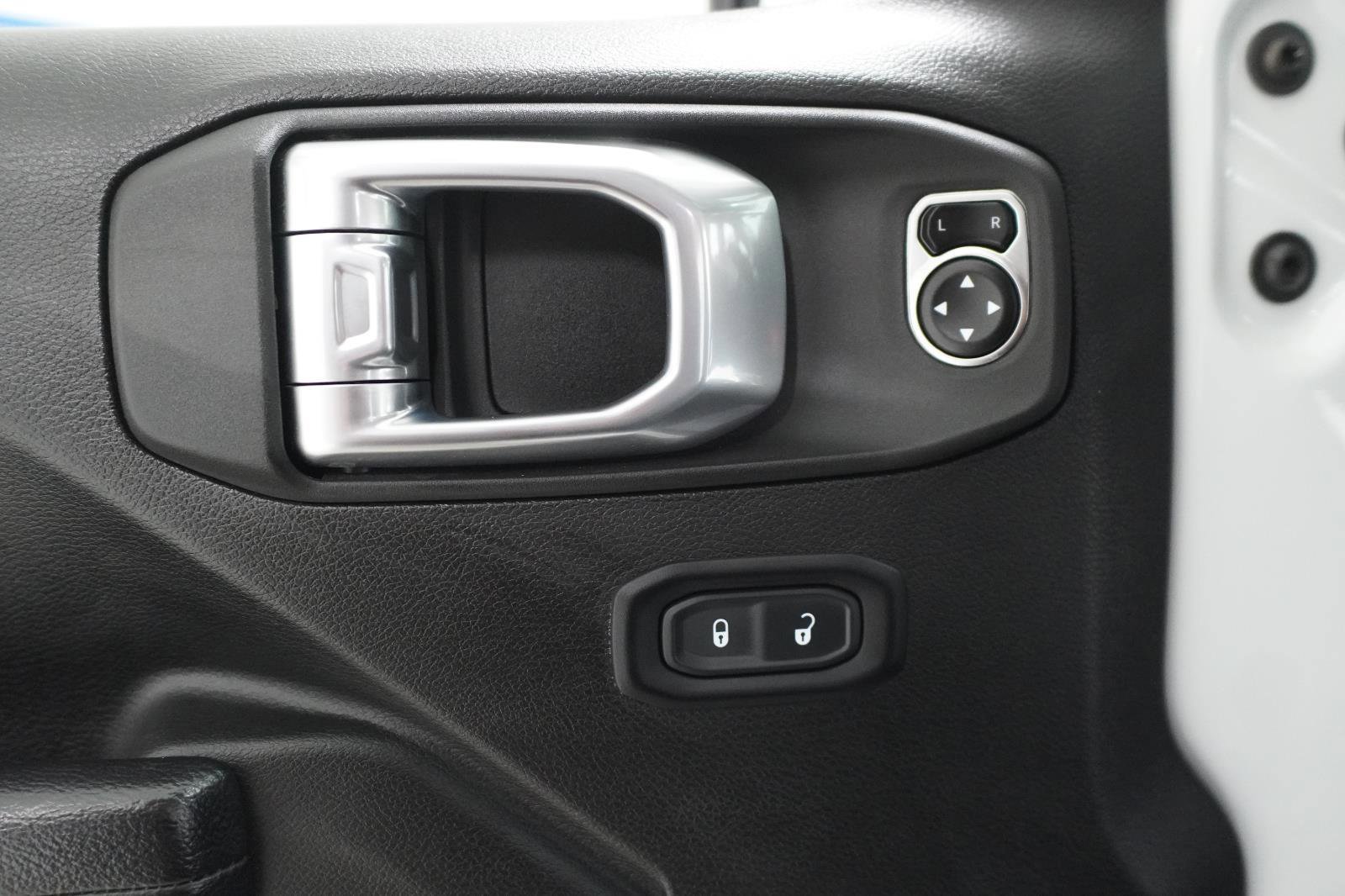 Used 2024 Jeep Wrangler Unlimited Rubicon AWD/4WD image 13