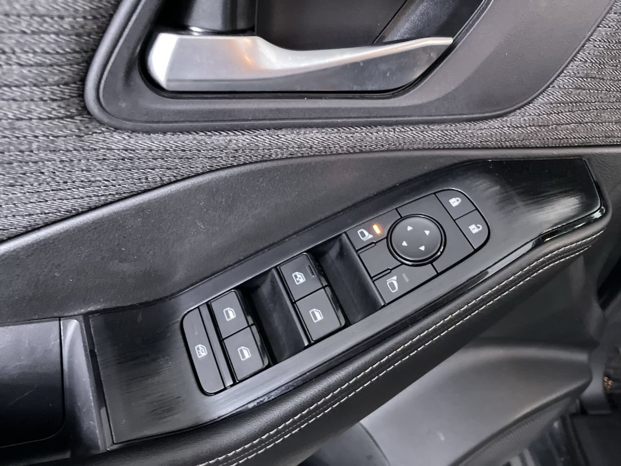 Used 2023 Nissan Rogue SV AWD/4WD image 12