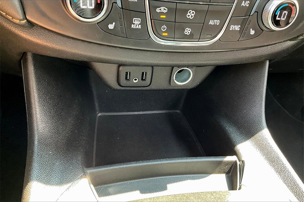 Used 2021 Chevrolet Traverse LT image 16