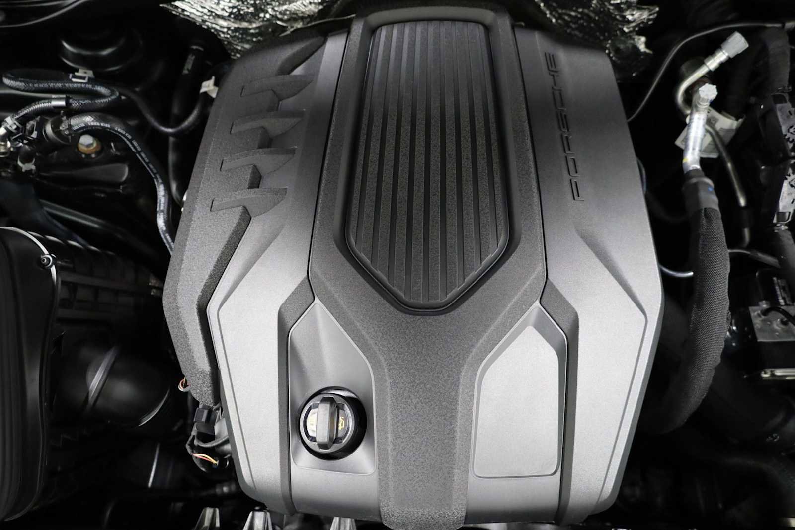 Certified 2024 Porsche Macan AWD/4WD image 42