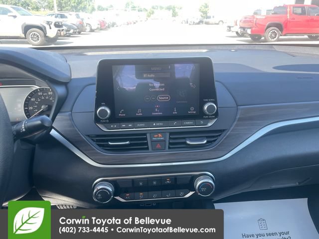 Used 2025 Nissan Altima 2.5 SV FWD image 11