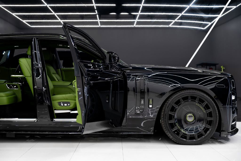 Used 2023 Rolls-Royce Phantom Sedan w/ The Phantom Package RWD image 17