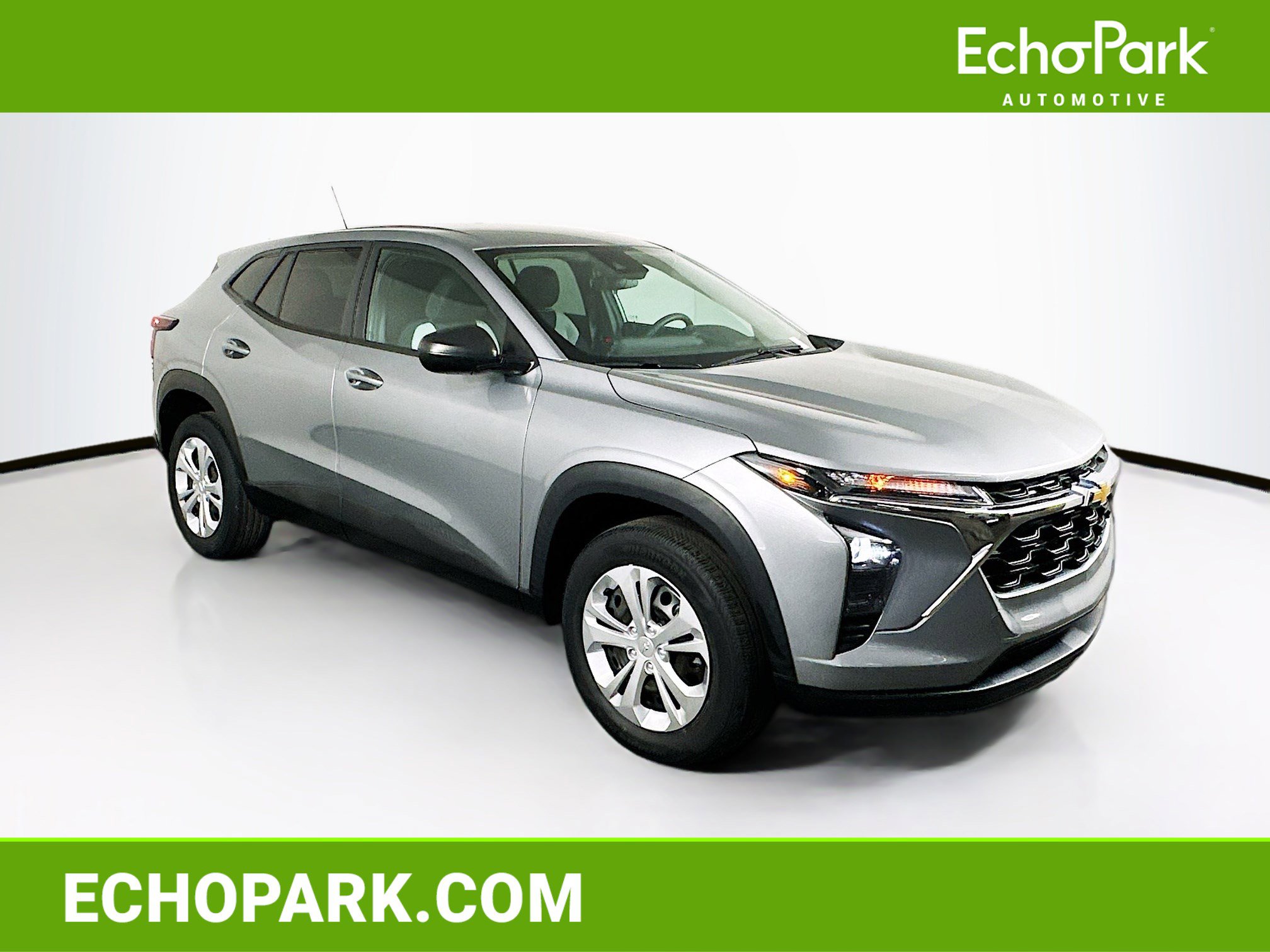 Used 2024 Chevrolet Trax LS w/ Driver Confidence Package image 1