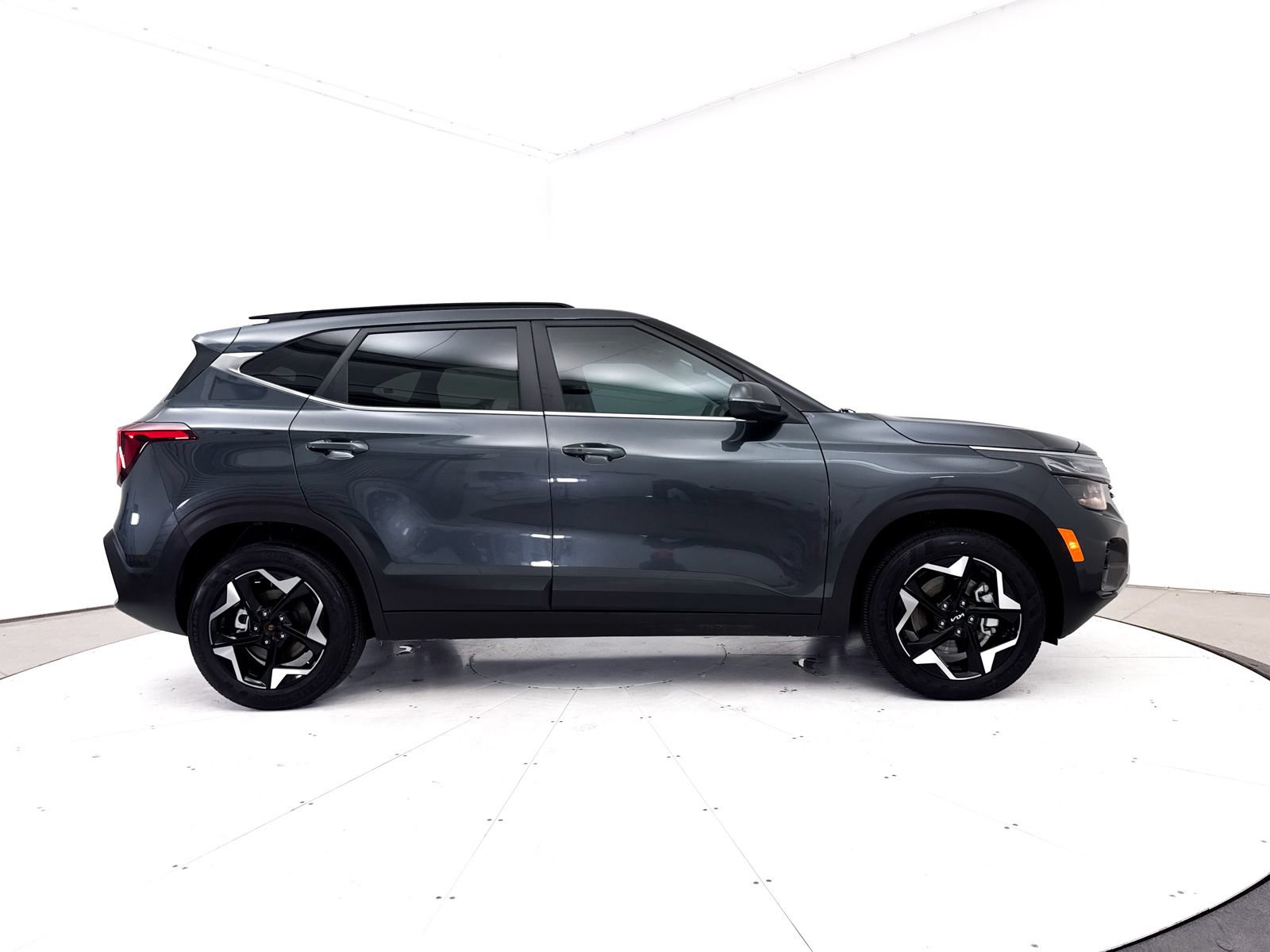 Certified 2025 Kia Seltos EX w/ EX Sunroof Package AWD/4WD image 39