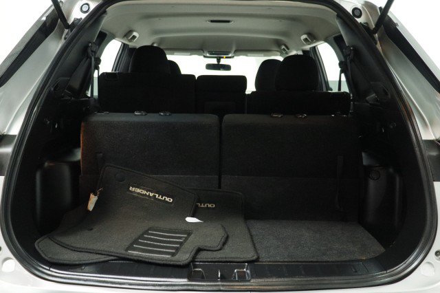 Used 2023 Mitsubishi Outlander ES FWD image 29