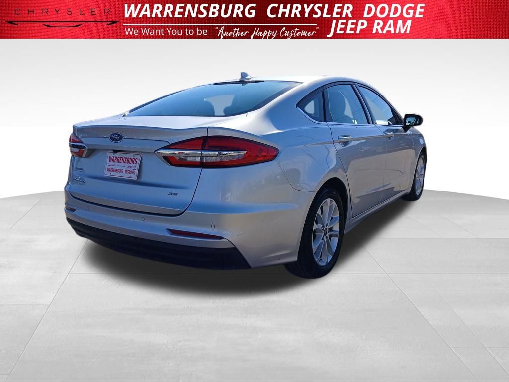 Used 2019 Ford Fusion SE image 3