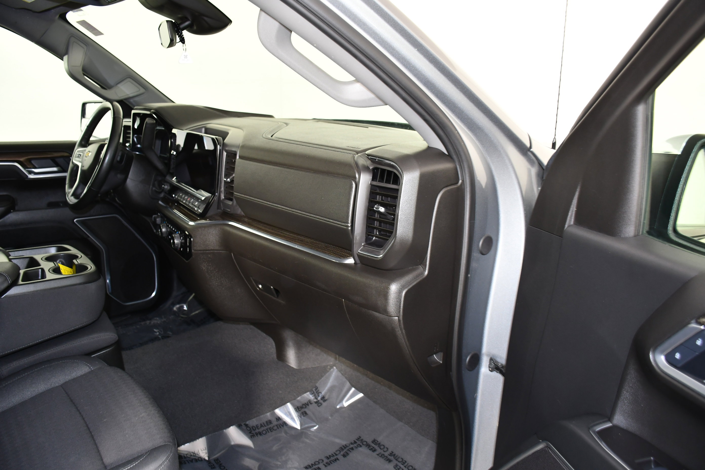 Used 2025 Chevrolet Silverado 1500 LT image 43